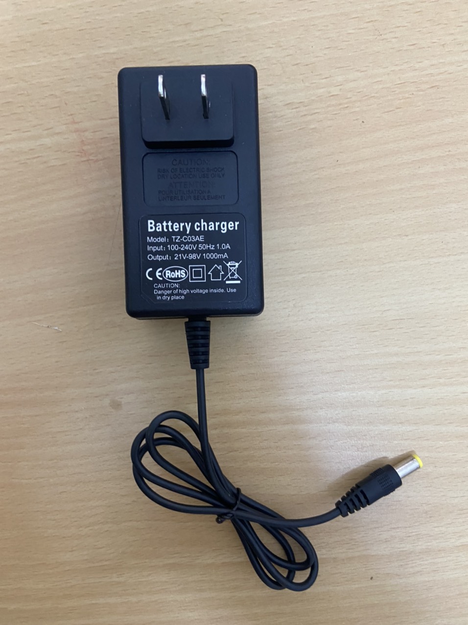 Ảnh thật của máy rửa xe mini cầm tay dùng pin MRX-1T2001